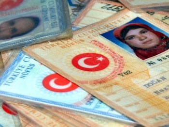 İsteyen annesinin soyadını alabilecek