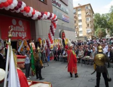 Simit Sarayı ve Kahve Diyarı'na Mehterli Açılış