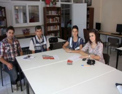 Emniyet Öğrencilere Uyarı Broşürü Dağıttı