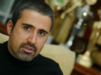 Yönetmenliğe İlk Adımı Attı