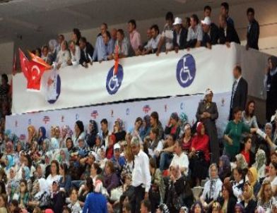 Kongre Salonunda Coşkulu Bir Kalabalık Erdoğan'ı Bekliyor