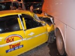 Bingöl'de Ticari Taksi Polis Aracına Çarptı: 2 Yaralı