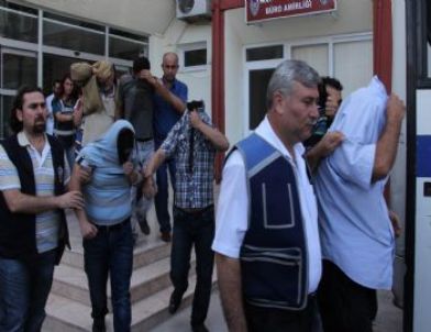 Mersin'deki Fuhuş Operasyonunda 33 Kişi Tutuklandı