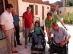 BİRGÜL AYMAN GÜLER - Başkan Gönenç’ten Engelli Vatandaşlara Akülü Sandalye