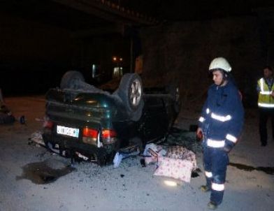 Gurbetçi Aile Tatil Dönüşü Kaza Yaptı: 2’si Çocuk 5 Yaralı