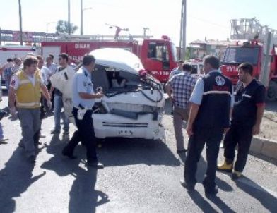 Dinar’da Trafik Kazası: 4 Yaralı