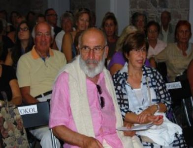 İdil Biret Konserinde Aima’ya Eczacıbaşı Jesti