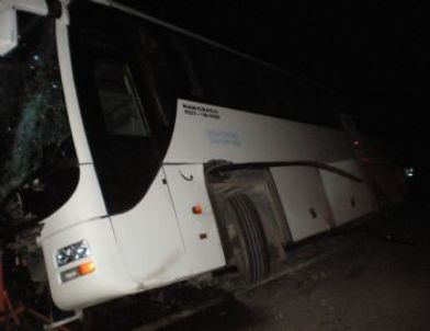 İran Otobüsü Kaza Yaptı: 1 Ölü, 5 Yaralı