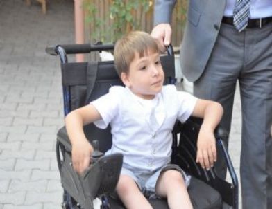 Küçük Muhammed'in Tekerlekli Sandalye Sevinci