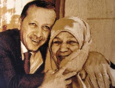 Ünlülerin Resmedildiği Halılar İlgi Çekiyor