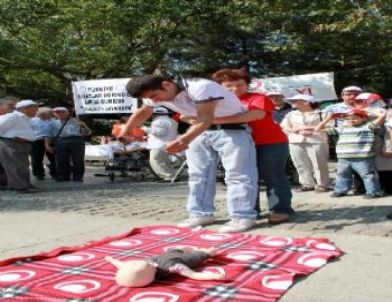 Halka İlk Yardımın Önemi Uygulamalı Anlatıldı