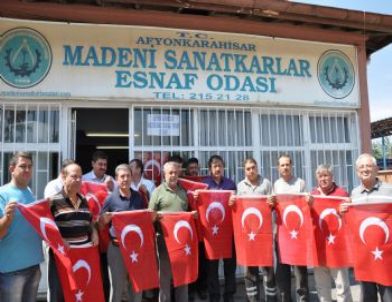 Madeni Sanatkarlar Odası’ndan Esnafa Bayrak