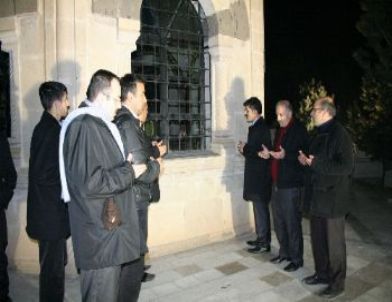 Belediye Başkanı ve Meclis Üyeleri Mezarlıkta Dua Ederek Yeni Yıla Girdi