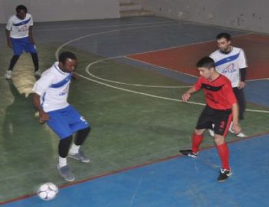 Fatih Lisesi Futsal Takımı, Yabancı Öğrencilerle Dostluk Maçı Yaptı
