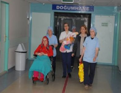 Samsun'da 2013’ün İlk Bebeği 00.02'de Doğdu