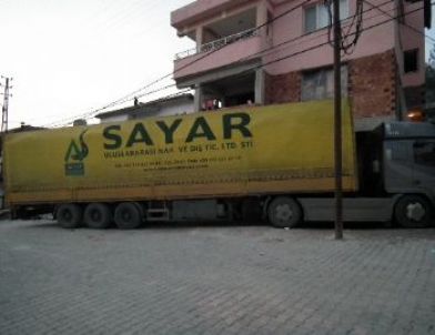 Suriyelilere 870 Koli Yardım