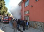 OKUL BİNASI - Eşme Şehit Alibey İlkokulunda Çıkan Yangın Korkuttu