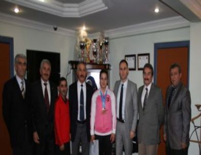 Halterde Avrupa 3.'süne Ödül