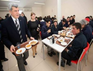 Körfez'deki Okul İnşaatına Tebrik