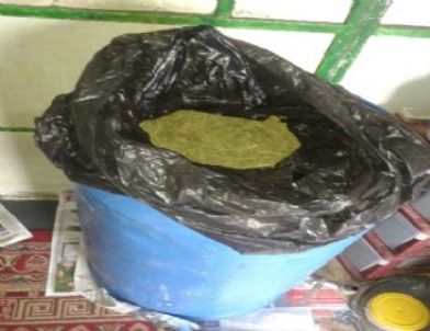 Köyde Çoban Kılığına Giren Jandarma, 16 Kilo Esrar Ele Geçirdi