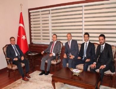 Vali Tapsız, Gençlik Cemiyeti Temsilcilerini Makamında Kabul Etti