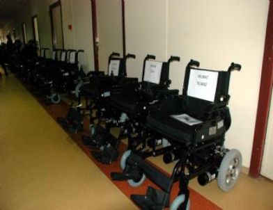 25 Engelliye Akülü Tekerlekli Sandalye