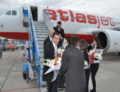 Atlasjet, Adana’ya Da Sefere Başladı; İlk Uçağı Adanalı Baba-oğul Pilot Uçurdu