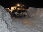 Bitlis’te Karla Mücadeleye Gece De Devam Ediliyor