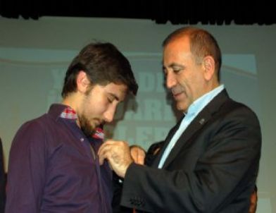 CHP Genel Başkan Yardımcısı Gürsel Tekin Bandırma'da Rozet Taktı