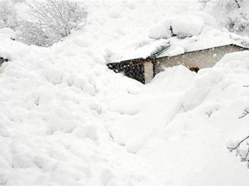 Çığ ve tipi 5 can aldı