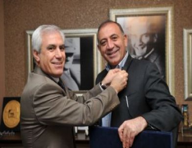 Gürsel Tekin’den Nilüfer Çıkarması