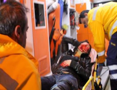 Karısını 15 yerinden bıçakladı