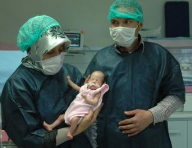 Ölür Denilen 860 Gramlık Parmak Bebek 8 Kilo Oldu