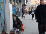 30 Yıldır Sokakta Yaşayan Şahıs Yetkililerden Yardım Bekliyor