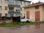 CELAL ATIK - Terk Edilmiş Araç Mahalle Sakinlerini Tedirgin Ediyor
