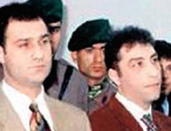 4 kız 2 erkek, orta sınıf ahlakına ters gelecek zevkler yaşadı