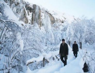 Erzincan’da Şelale Buz Tuttu
