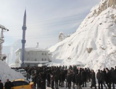 Eski Belediye Başkanı Keskin Toprağa Verildi