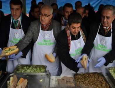 Festivalde 10 Ton Hamsi Dağıtıldı