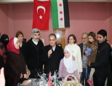 Suriyeli Kadınlar Hayır Amaçlı Kermes Düzenledi