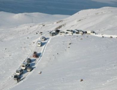 Van'da Zorlu Karla Mücadele Çalışmaları