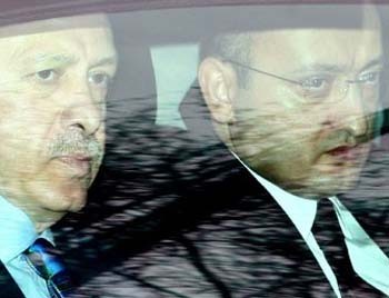 Yalçın Akdoğan: Paris’teki saldırı kararlılığı artırdı