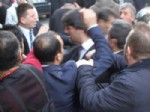 ENGİN ALAN - Bahçeli'nin korumaları ile gazeteciler birbirine girdi