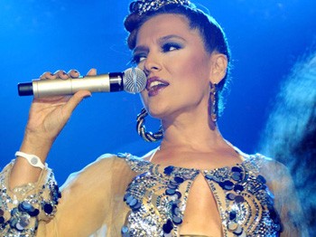 Demet Akalın'dan Büyük Jest