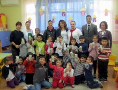 Anaokulunda Süt İçme Kampanyası Düzenlendi