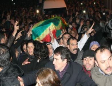 Bdp’li Kadın Vekiller Cenazeleri Taşıdı