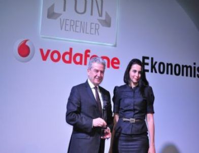“İzmir’e Yön Verenler” Ödüllerini Aldı