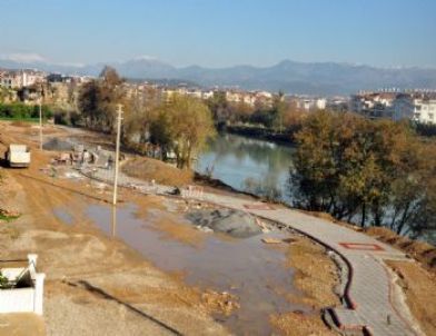 Manavgat Belediyesi  Eskihisar Kıyı Düzenlemesi Çalışmalarına Başladı