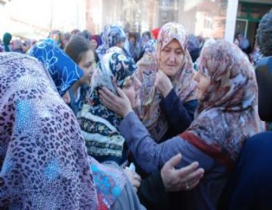 Öldürülen Anne ve Çocukları Toprağa Verildi