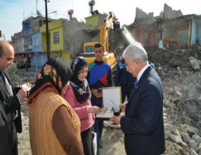 Adana’nın Kuzeyi İle Güneyini Birleştirecek Bulvarın Yapımı Sürüyor